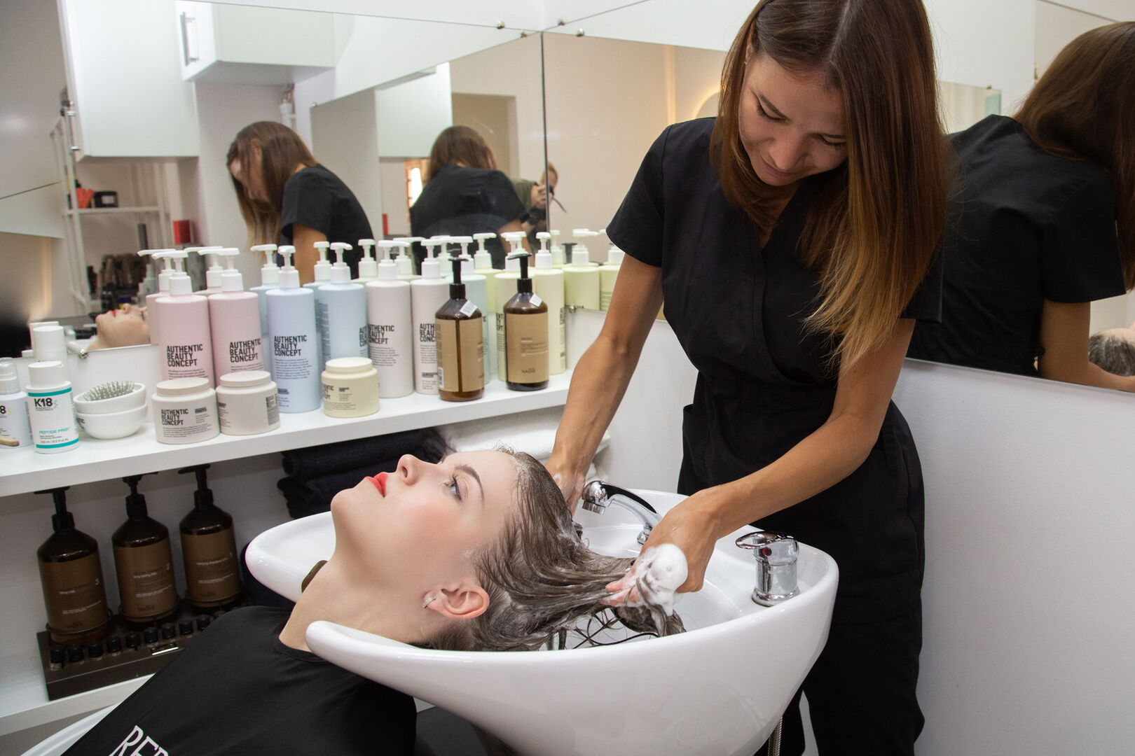 Как делают уход за волосами в салоне красоты 8 марта в Екатеринбурге ...