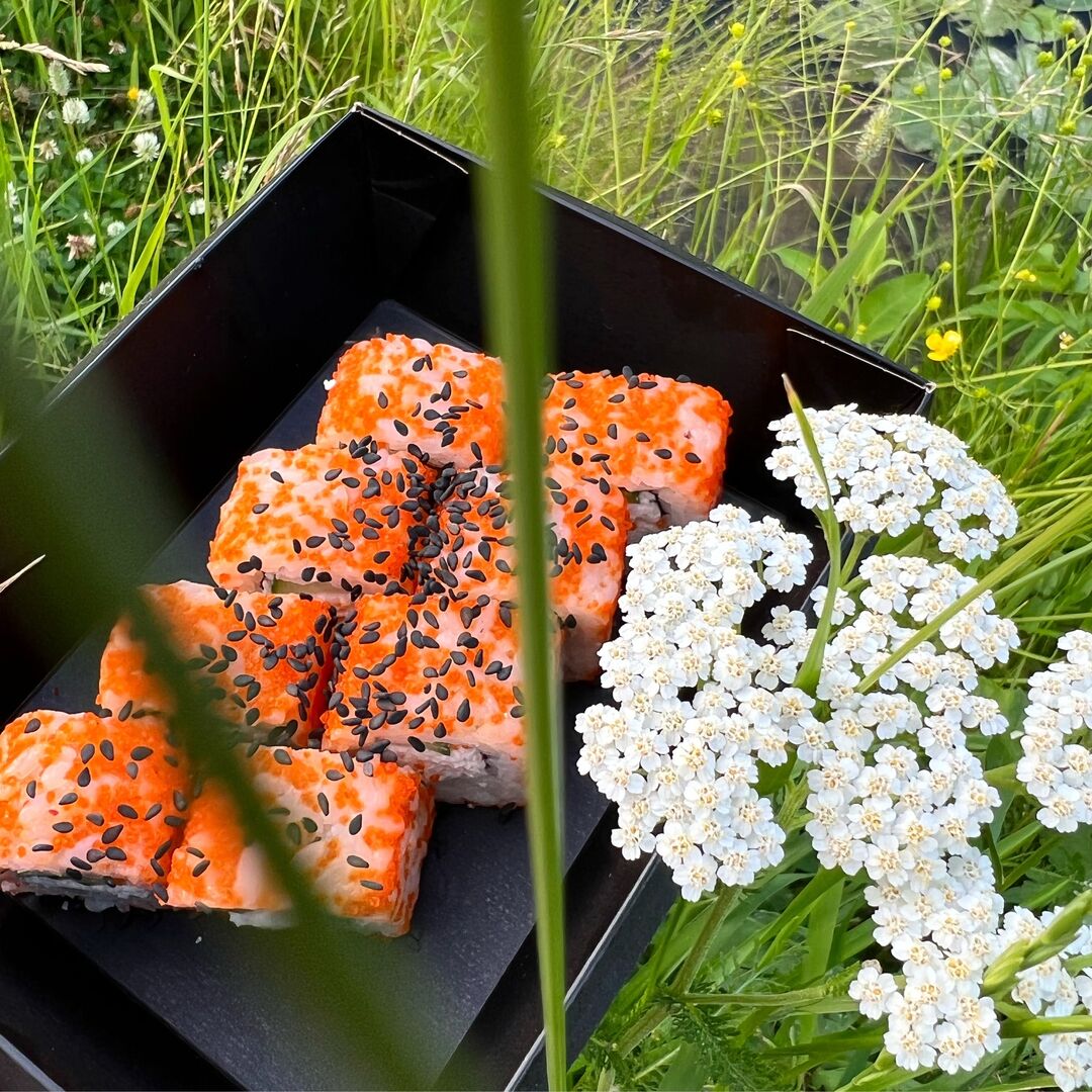 Палочки оближешь: 16 мест Питера, где готовят самые вкусные роллы и суши -  Я Покупаю