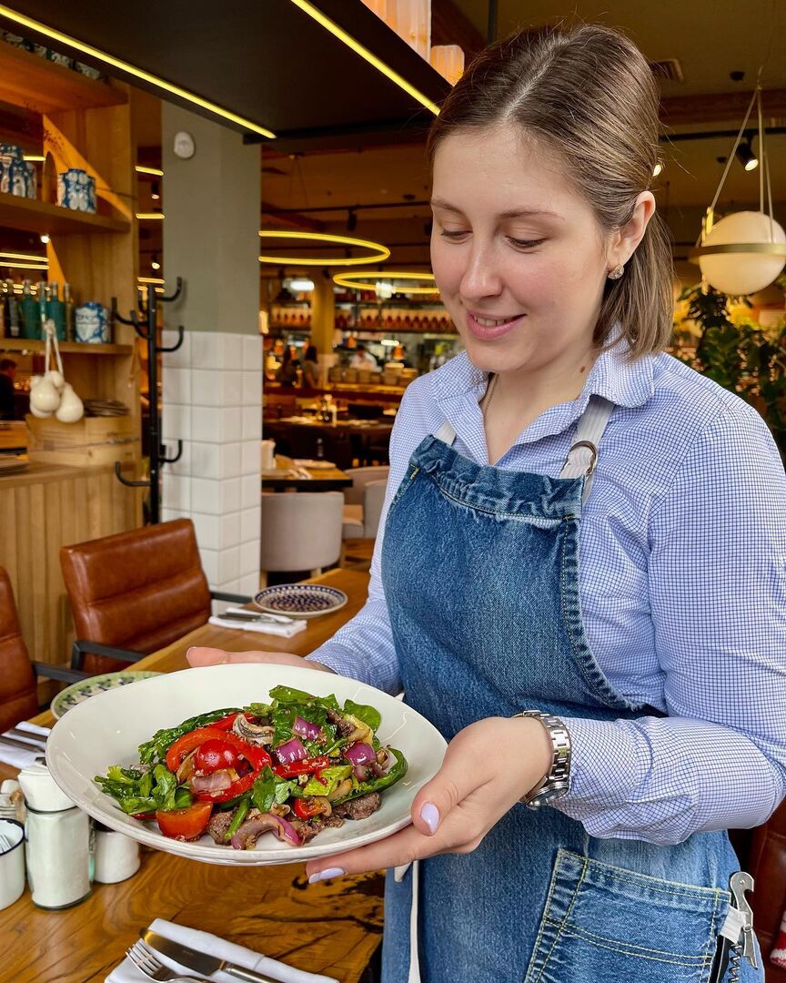 6 мест в Ростове, где готовят самые вкусные салаты: с грушей, крабом или  ростбифом - Я Покупаю