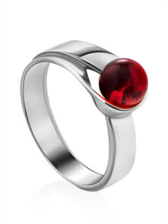 Оригинальное кольцо «Лея» из серебра с янтарём красного цвета Amberholl