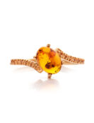 Изящное золотое кольцо «Ренессанс» с янтарём коньячного цвета Amberholl