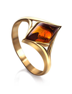 Небольшое кольцо из золоченного серебра и коньячного янтаря «Коломбина»